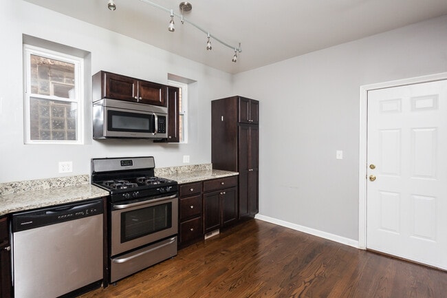 Photo - 2348 W Moffat St Unit 1F
