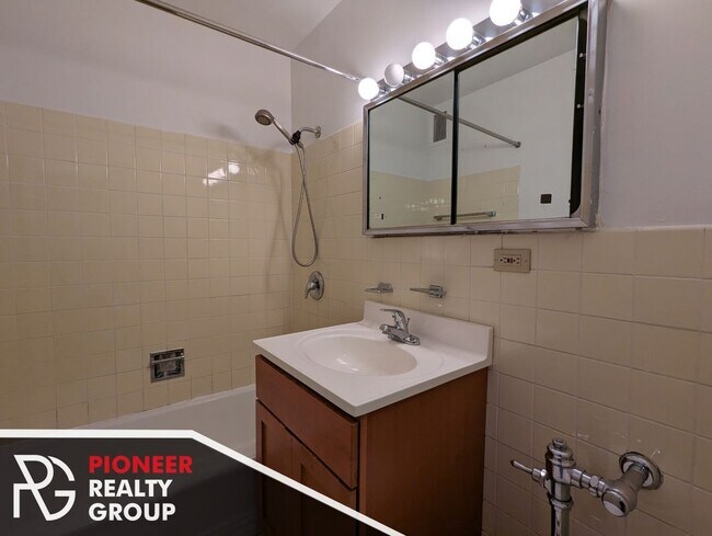 Photo - 5650 N Sheridan Rd Unidad 2E