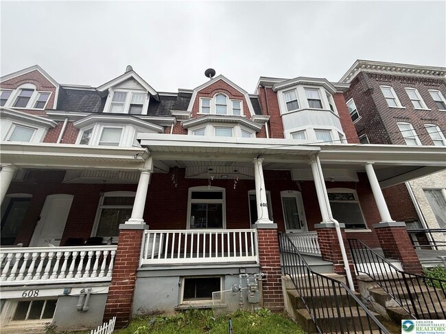 Building Photo - 608 St John St Rental