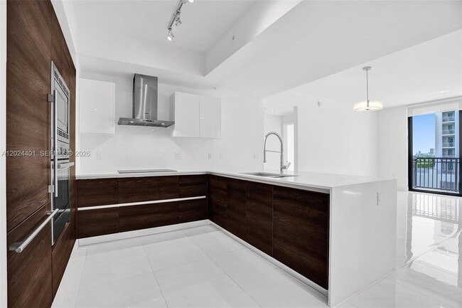 Building Photo - 301 Altara Ave Unit 536