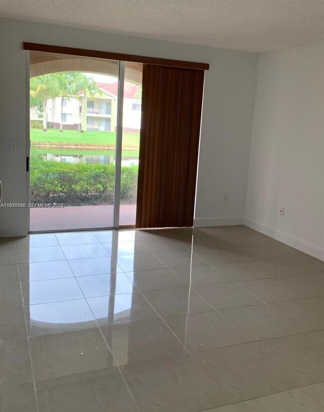 Photo - 8070 N Nob Hill Rd Unidad 108