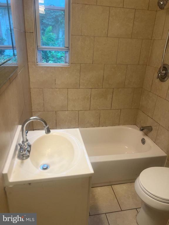 Photo - 2131 W Ontario St