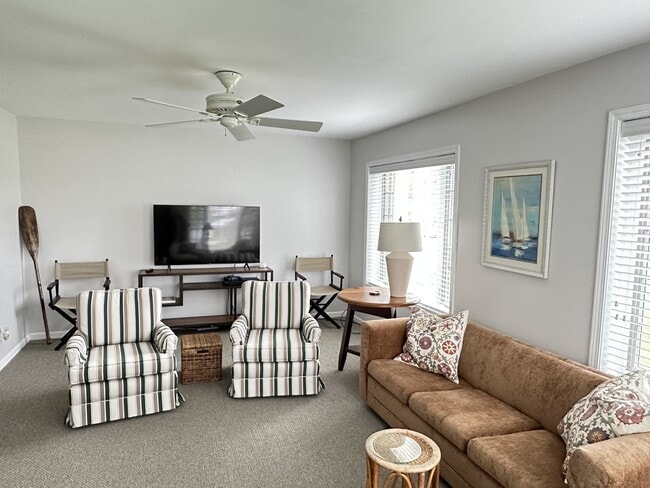 Photo - 8911 E Circle Dr N