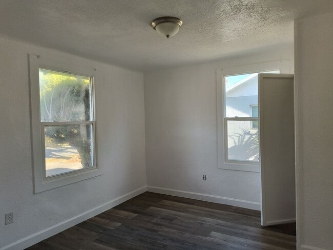 Photo - 302 S 12th St
