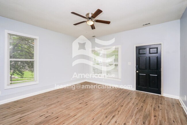 Photo - 2208 Lytle St