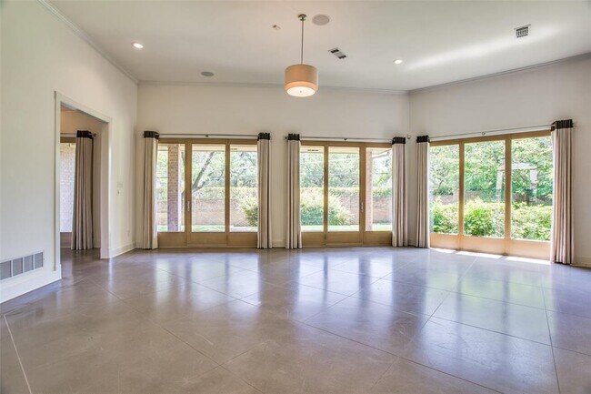 Photo - 6615 Willow Ln