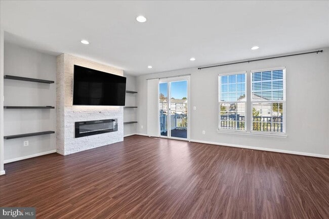 Photo - 8182 Broad Pl