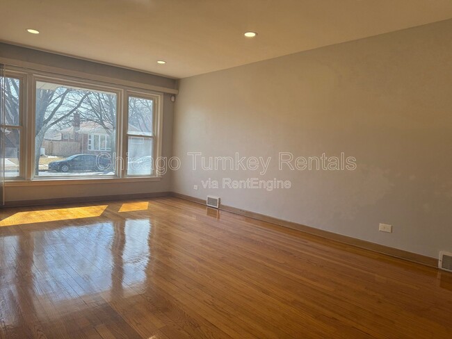 Photo - 2810 W 83rd St