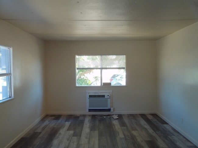 Photo - 5934 Cohn Ave