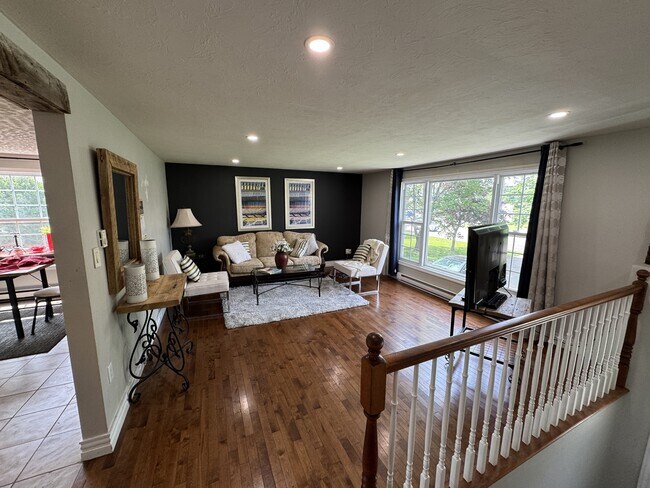 Photo - 4619 Rue Principale Unit Upstairs