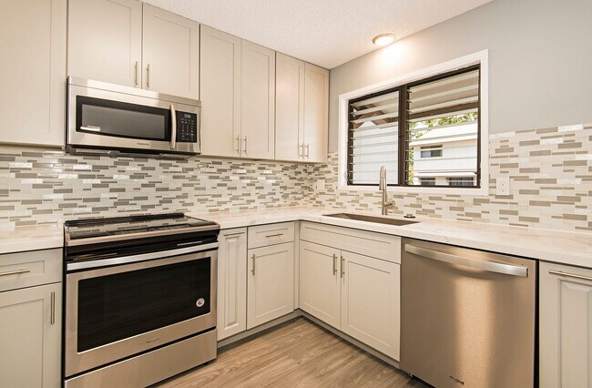 Photo - Kuahelani Apts 2BD/2.5BA/2 parking Unit 215