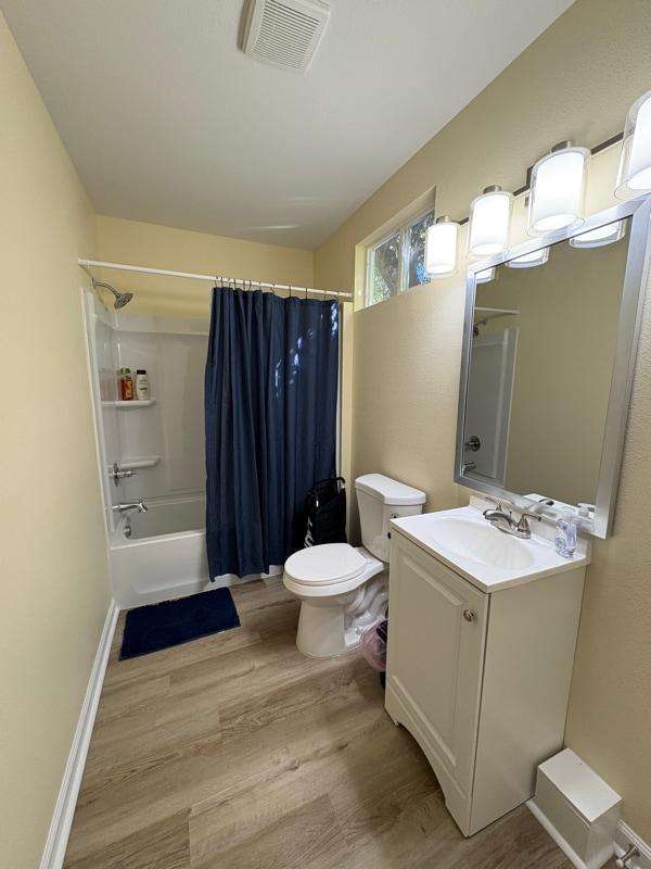 Photo - 405 Bender St