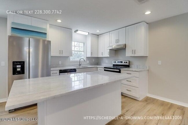 Photo - 912 Maple St