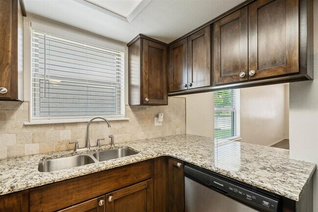 Photo - 111 Rhonda St