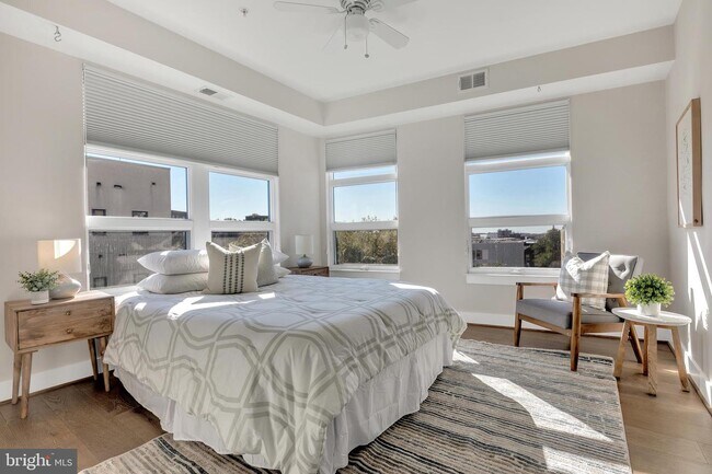 Photo - 2337 Champlain St NW Unit PH406