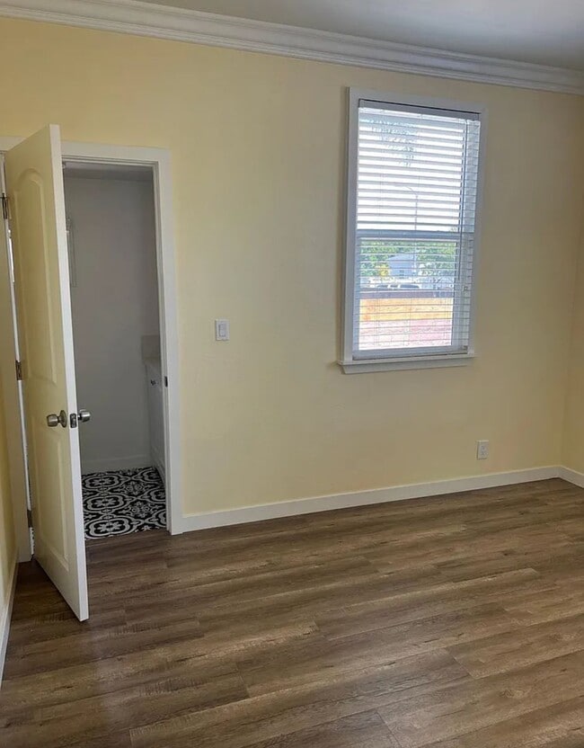 Photo - 631 Indiana Ave Unidad FRONT