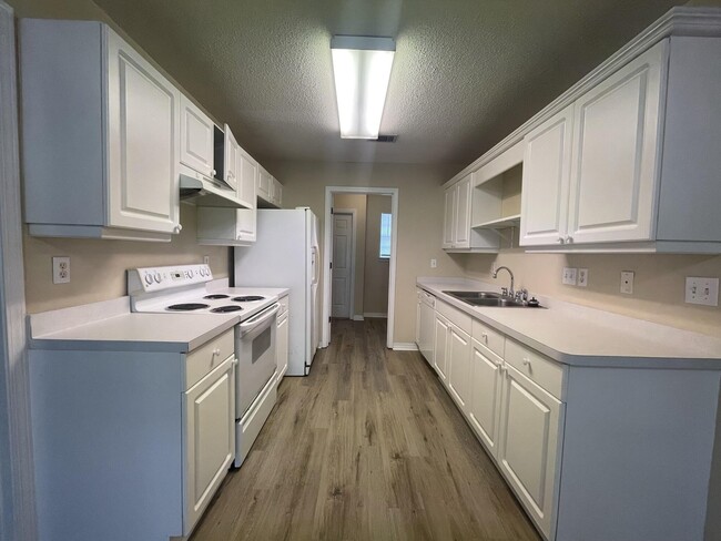 Photo - 240 Westview Dr