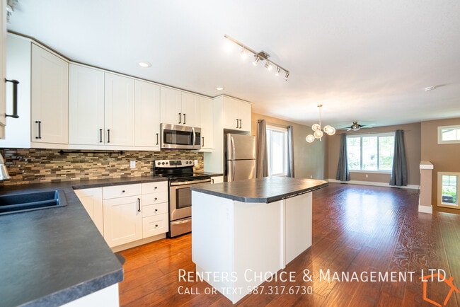 Photo - 2 bedroom Duplex, Onsite laundry, Assigned Parking