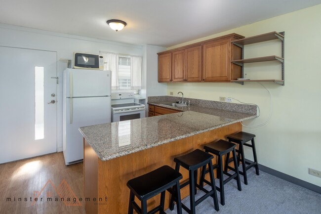 Building Photo - 1535 Punahou St