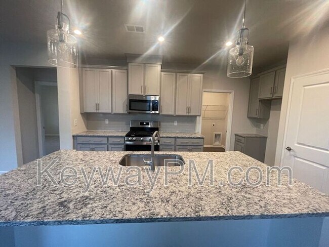 Photo - 810 Manitou Cir