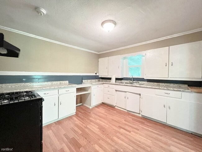 Photo - 636 N Wilcox St