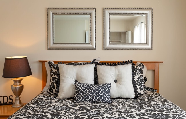 3BR, 1BA - 980 SF - Harbor Estates