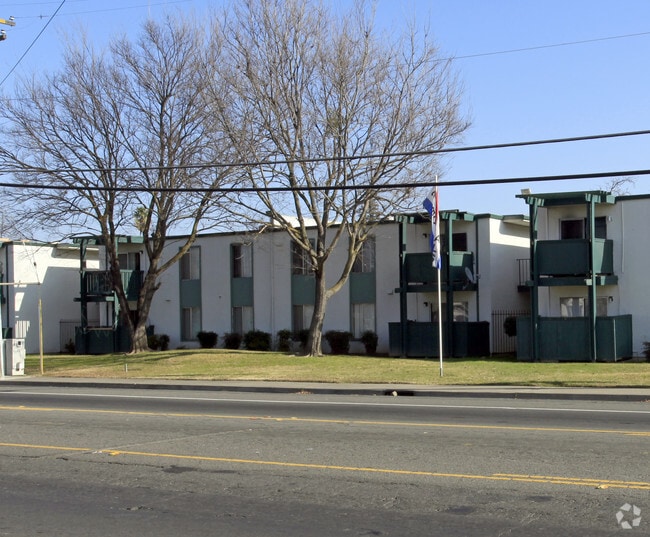 Summerset Square - Summerset Square Apartments