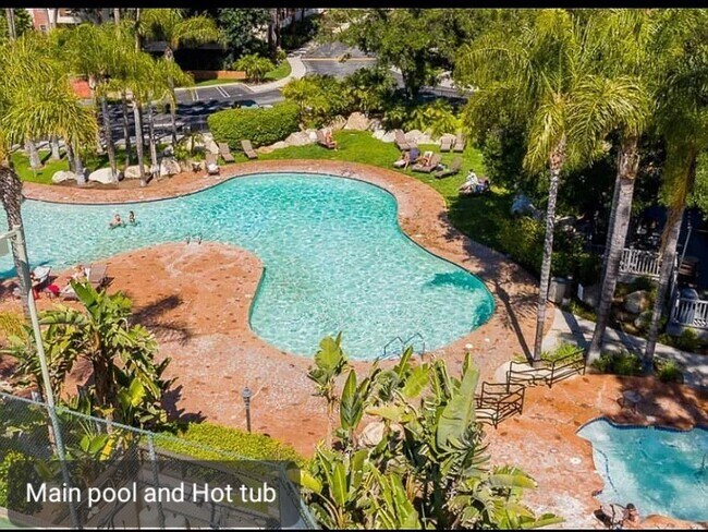5565 Canoga Ave Unidad #