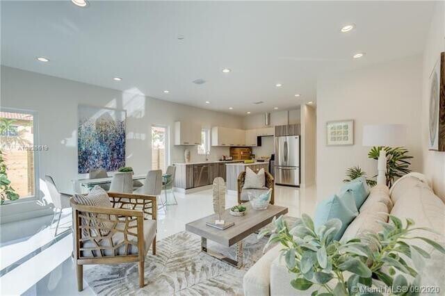 Photo - 696 NE 43rd St