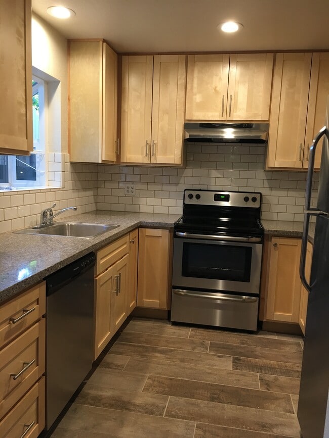 Building Photo - 228 Madrone St Unit 5