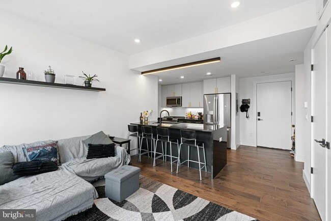 Building Photo - 1501 N 31st St Unit 215 Rental