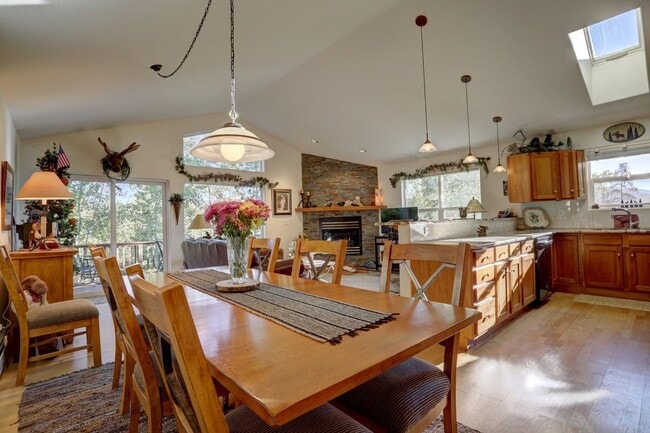 Photo - 192 Burgundy Cir