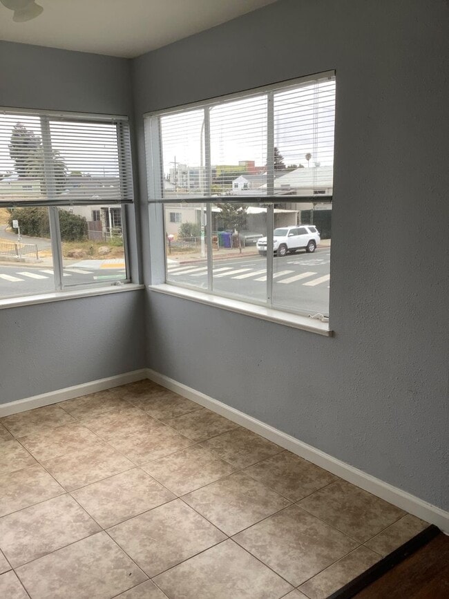 Photo - (211): 105-109 Marina Way South Unit 109 Marina Way South