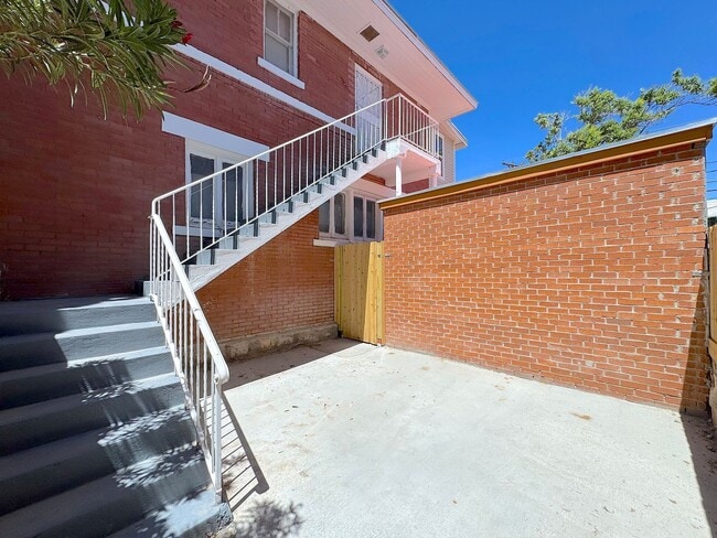 Photo - *All Utilities Included* Manhattan Heights 1 bed 1 bath unit with Refrig A/C and Gorgeous views!