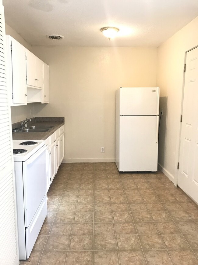 Building Photo - 3424 SW Brendan Ave Unit 3424 SW Brendan