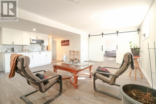 Photo - 626 Albion Falls Dr