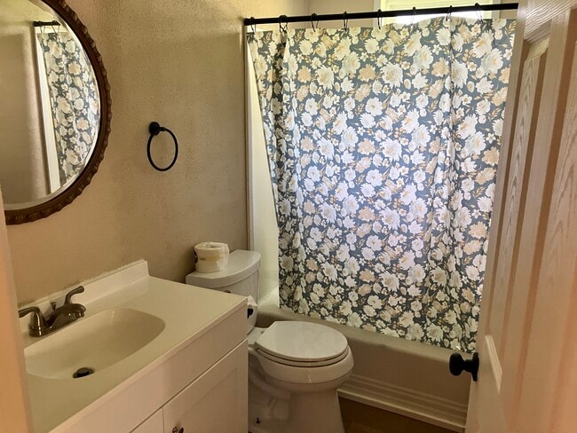 Photo - 106 Village Dr