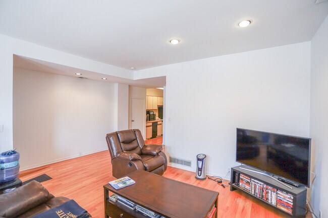 Photo - 1811 N Wells St Unit 1