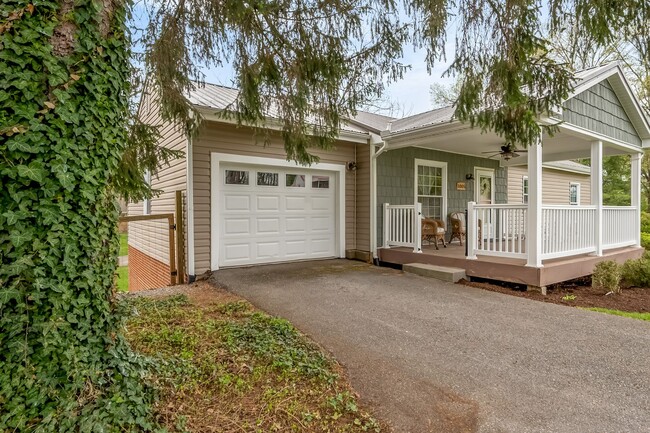 Photo - Spacious ranch close to campus