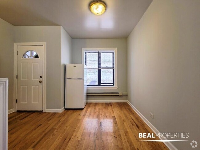 Building Photo - 1 bedroom in CHICAGO IL 60613 Unit W3 Rental