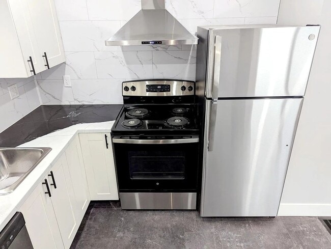 Photo - 410 Fairfield Ave NW