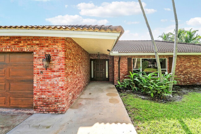 Photo - 100 SW 15th Ct