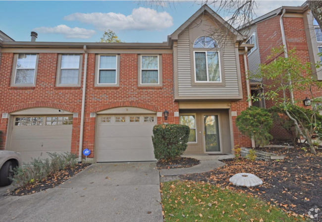 Building Photo - Private Hideway close to everything! Rental