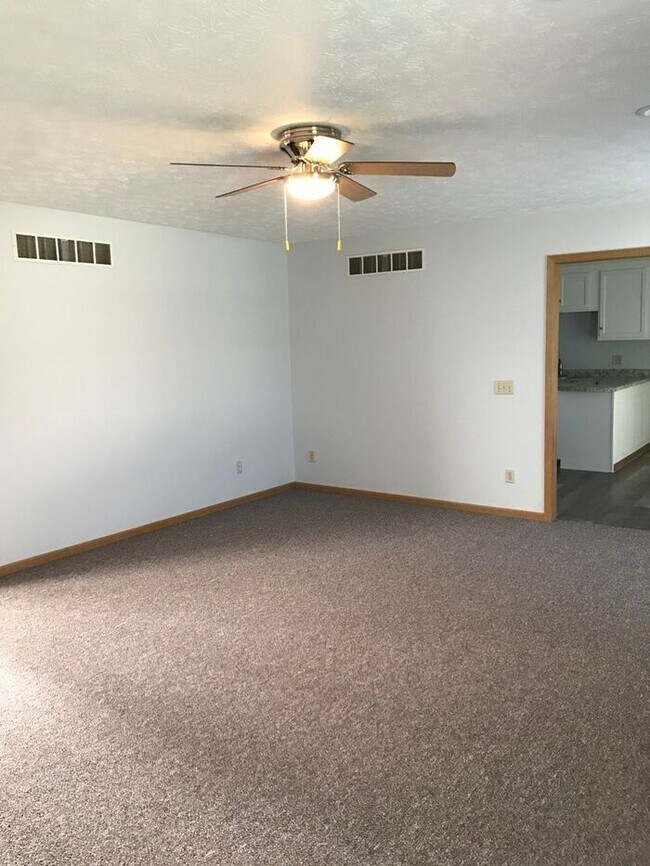 3 Bedroom Duplex North Canton Frank Rd Townhome Townhome Rental in