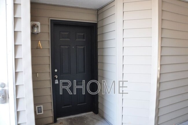 Photo - 1430 Westbury Way