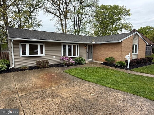 Photo - 416 Breslin Rd