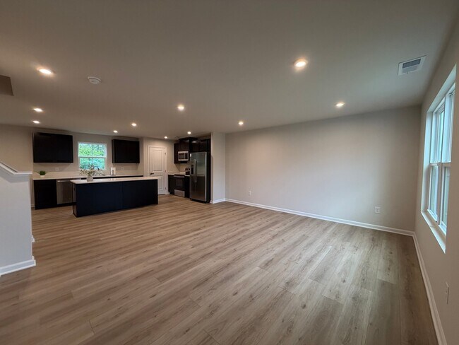 Photo - 289 Walsh Ln