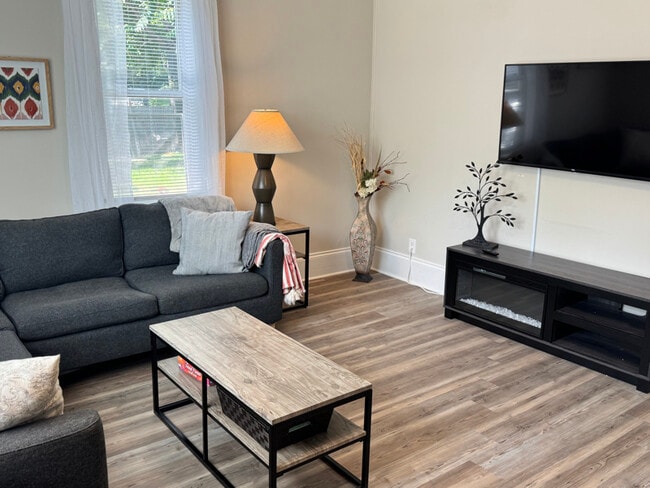 Photo - 214 E Horah St