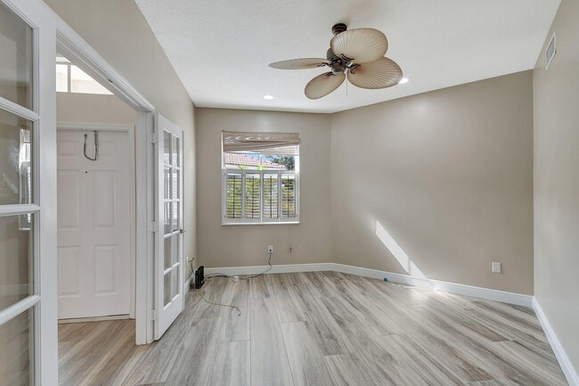 Photo - 6172 Oak Bluff Way