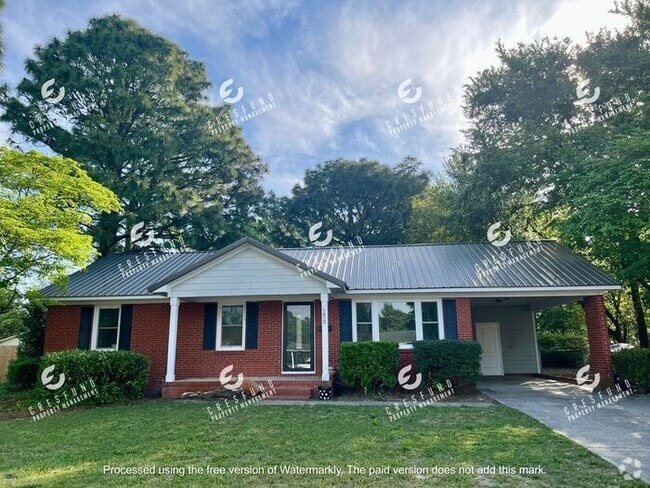 Building Photo - Spacious 3 Bedroom, 2 Bath - AVAILABLE NOW! Rental